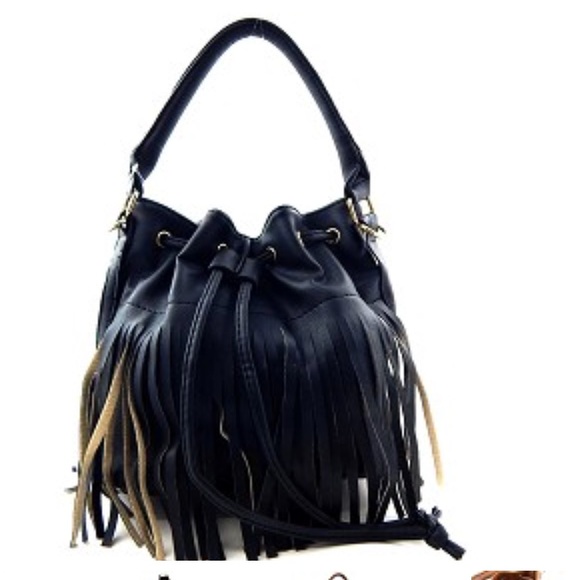 Handbags - 🎉HP🎉Fringed Drawstring Bucket Bag